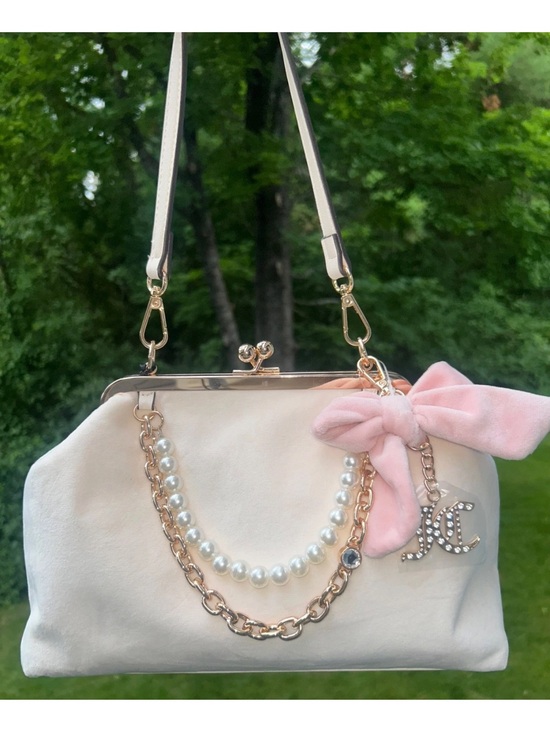 Juicy Couture Handbags - NEW! JUICY COUTURE Fashion Items Haus Frame Clutch Shoulder Bag Soft White